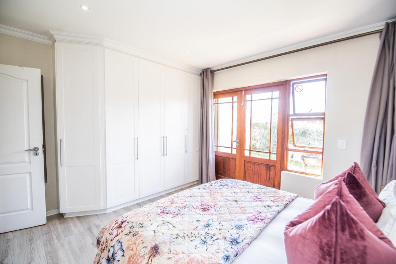 Apartamento Six Whale Rock Gardens With Back Up Power For Load Shedding Plettenberg Bay Exterior foto